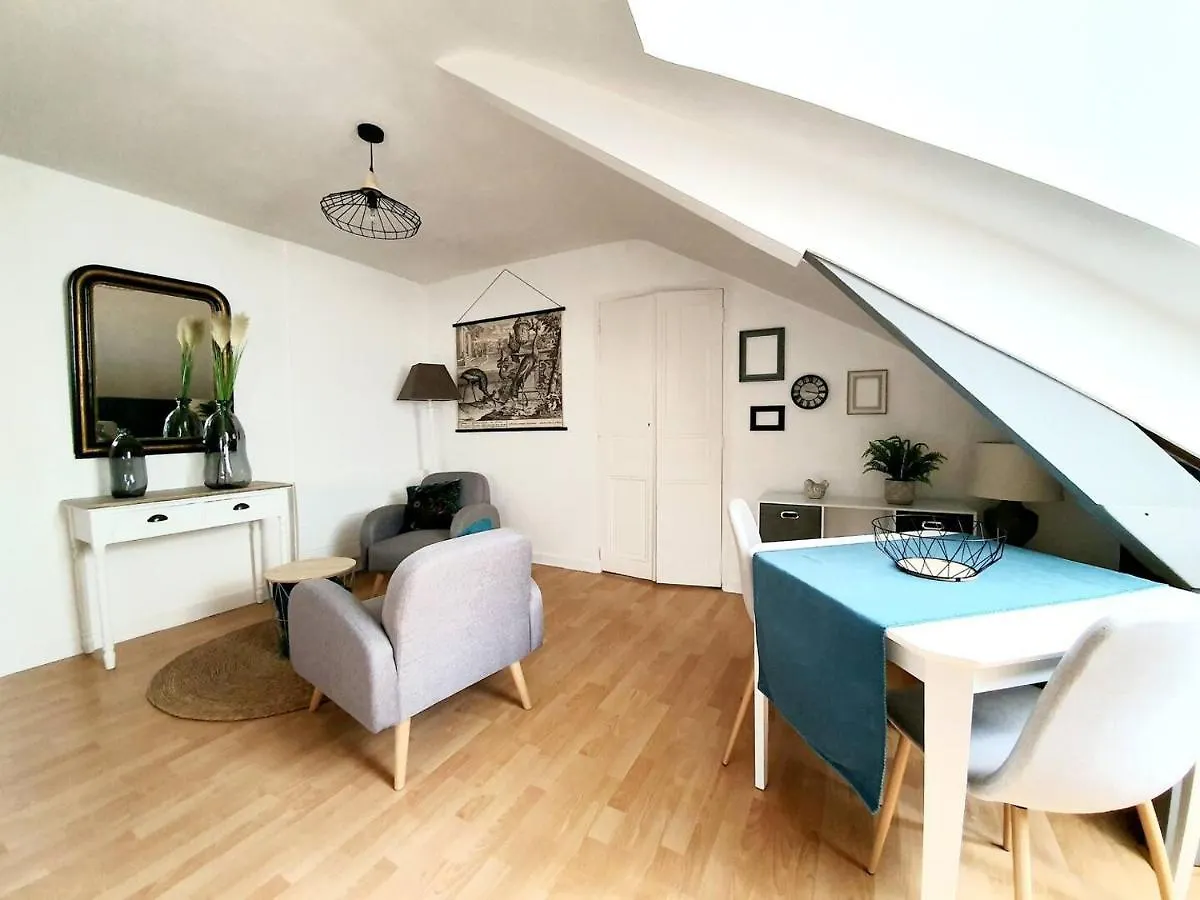 Chic Studio Sous Les Toits Du Centre Historique 瓦讷