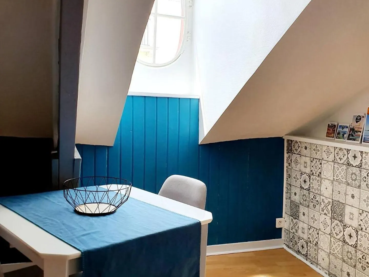 Chic Studio Sous Les Toits Du Centre Historique 瓦讷 法国