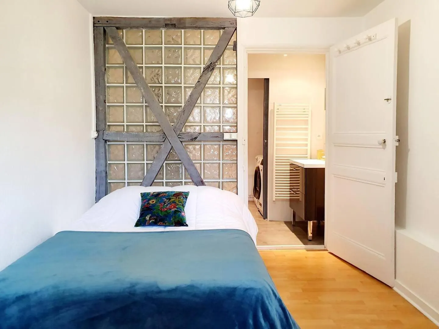 Chic Studio Sous Les Toits Du Centre Historique 瓦讷 法国